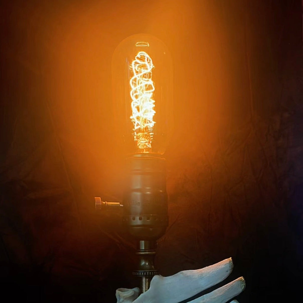 Widows spine lamp